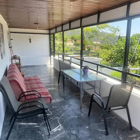 Semesterbostad Tradinional Greek Villa, Village