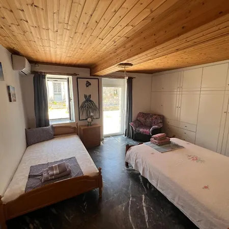 Tradinional Greek Villa, Village Zárakes